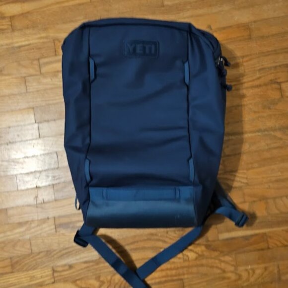 YETI Crossroads 22L Backpack Navy Blue Laptop Commuter Bag Water Resistant - Picture 1 of 2